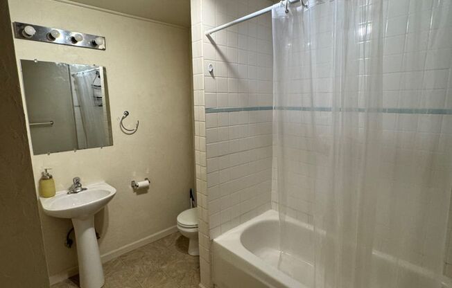 1 bed, 1.5 baths, $750, Unit Unit # 5