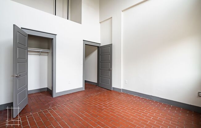 2 beds, 2 baths, $2,100, Unit 727 N. 4th St. Apt. 128
