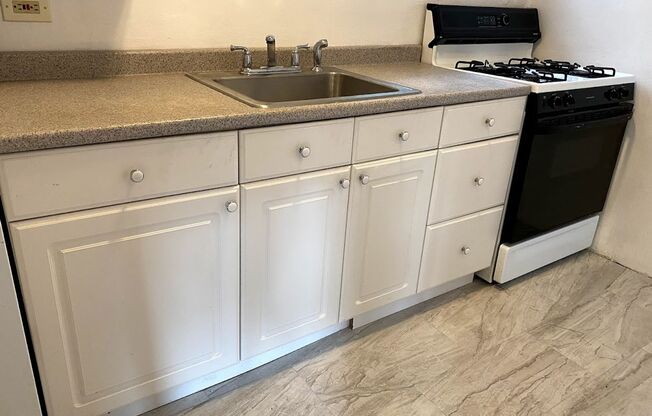 2 beds, 1 bath, $1,710, Unit 317B