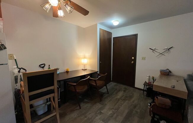 1 bed, 1 bath, $975, Unit 27
