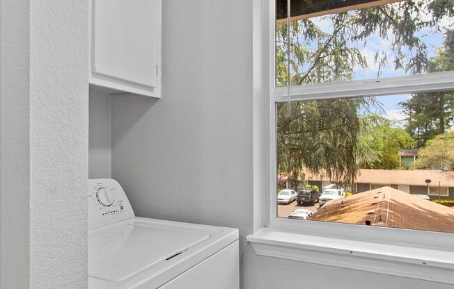 Stark Street Station 1 & 2-Bedroom Apartments in East Portland