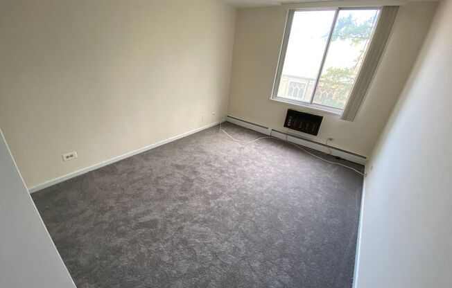 2 beds, 1 bath, $2,375, Unit 1616 - 2C