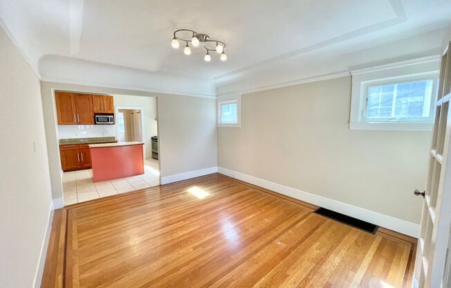 Bernal Heights 3BD/2BA Condo!  Parking!  Laundry!  Pet OK!  PROGRESSIVE