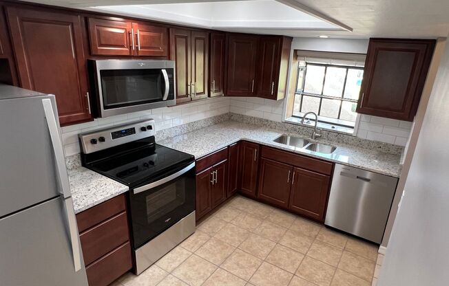 Updated & Remodeled 2/2 Townhouse in Kissimmee