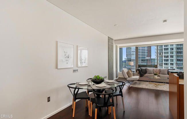 1 bed, 1 bath, 860 sqft, $3,000, Unit 914