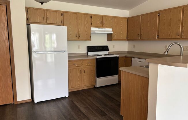 2 beds, 1 bath, $1,225, Unit 2409-10