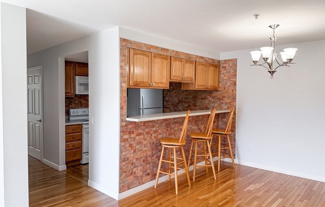 60 BROADLAWN PARK