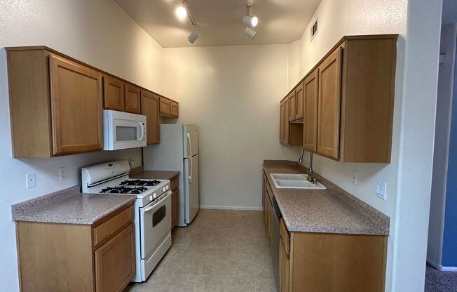 3 beds, 2 baths, $1,550, Unit # 2006
