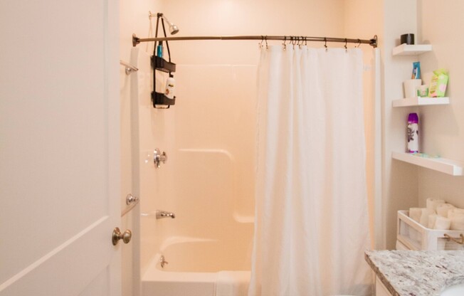 2 beds, 2 baths, 1,000 sqft, $7,800, Unit 4