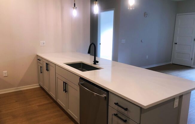 1 bed, 1 bath, 1,013 sqft, $2,989, Unit 102