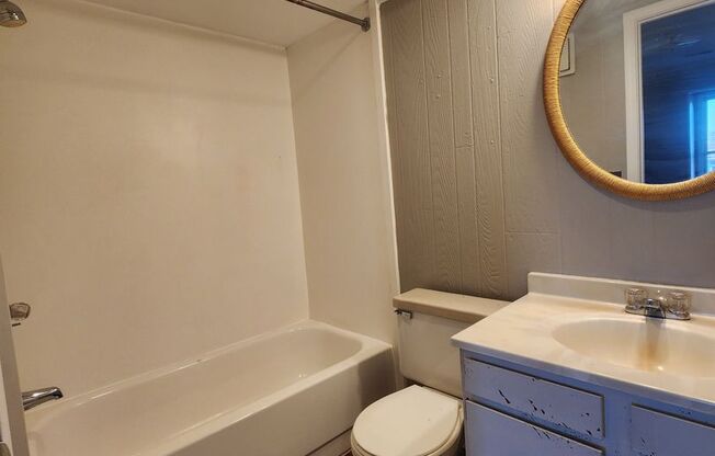 1 bed, 1 bath, $699, Unit #35