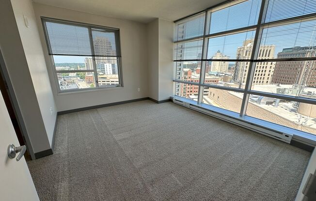 3 beds, 2 baths, 1,292 sqft, $2,800, Unit 1102