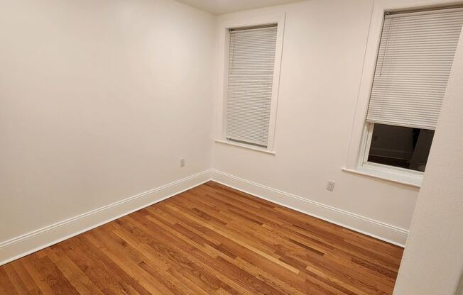 2 beds, 1 bath, $1,800, Unit 106-504