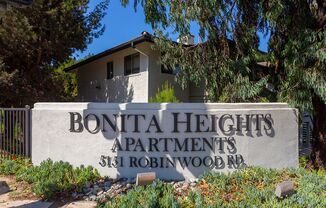 2 beds, 1 bath, 887 sqft, $2,595, Unit 56