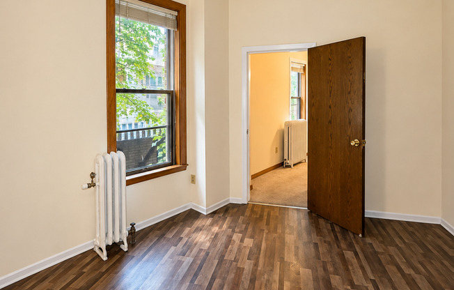 2 beds, 1 bath, $1,450, Unit 320A