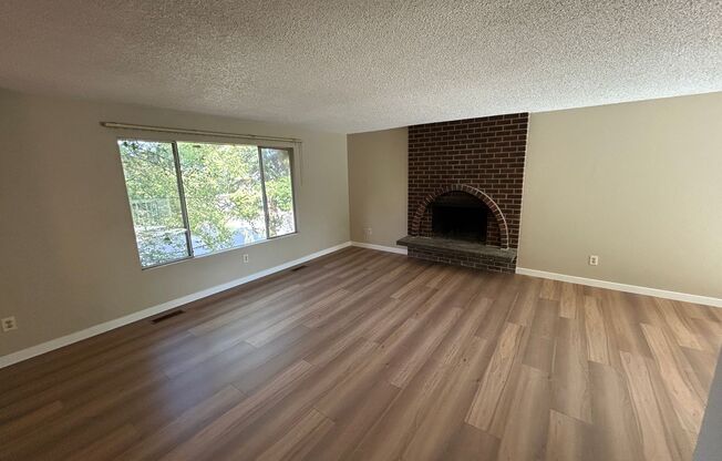Renovated 3 Bed, 2.5 bath home w/2-car garage in Kent's East Hill/Meridian, $3,075/mo.