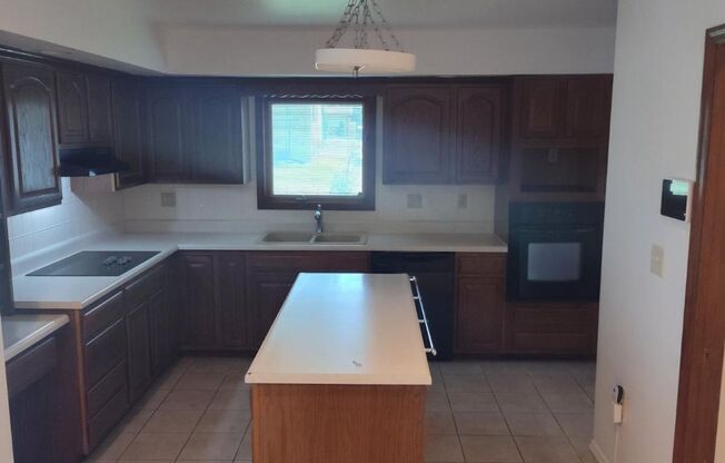 3 beds, 2 baths, $1,920