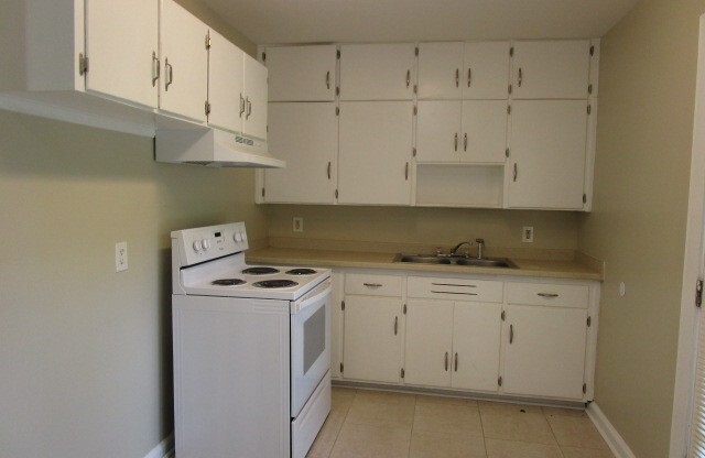 3 beds, 1 bath, $1,295