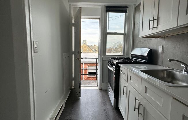 2 beds, 1 bath, 500 sqft, $950, Unit L-03