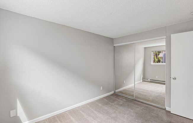 2 beds, 1 bath, 800 sqft, $1,295, Unit 431-01-17