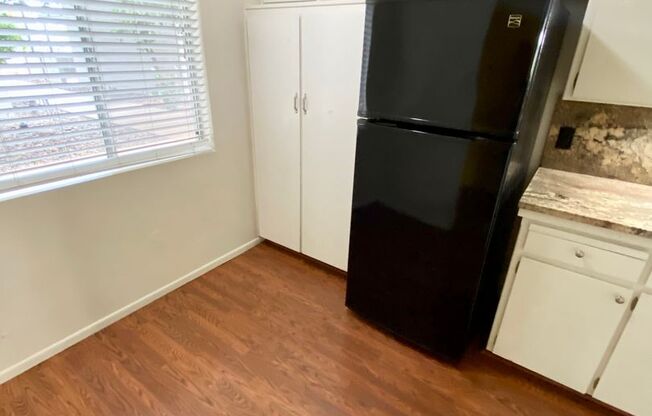 MOVE IN SPECIAL-NO RENT DUE UNTIL JANUARY 1, 2026 - 2 Bedroom 2 Bathroom in Central Phoenix