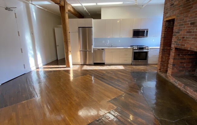 2 beds, 1 bath, 1,100 sqft, $4,400, Unit E214