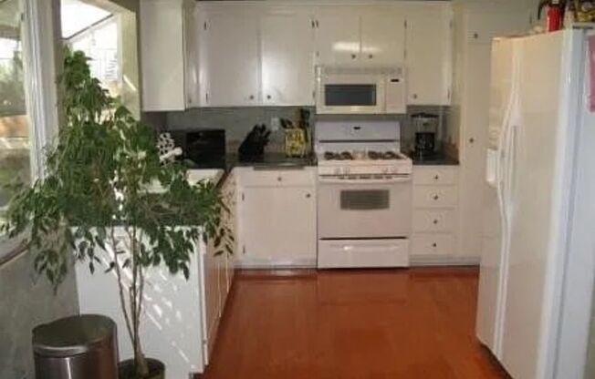 Lovely One Level home in Valencia!