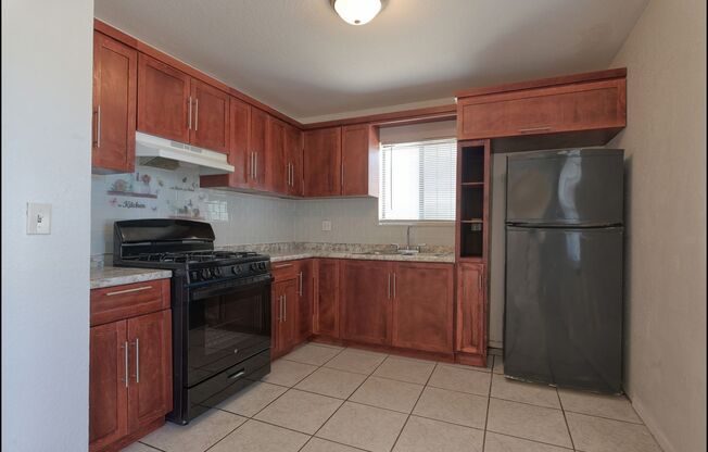 3 beds, 1 bath, $1,140