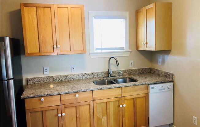 2 beds, 1 bath, 660 sqft, $1,600, Unit 404B E. 35th St.