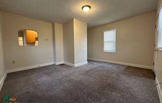 2 beds, 1 bath, 700 sqft, $1,195, Unit 01