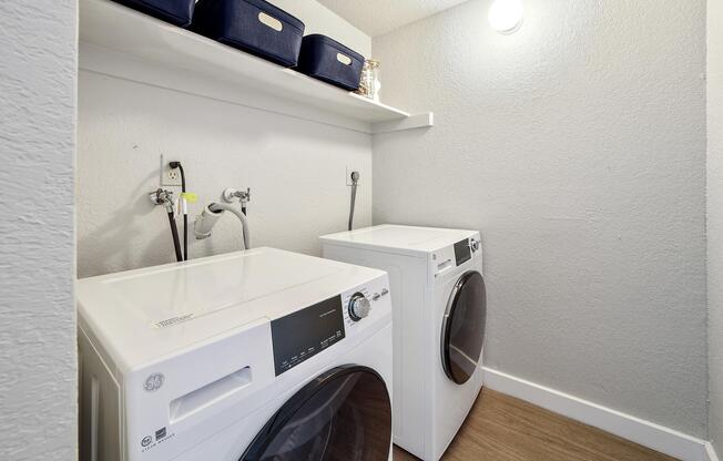 2 beds, 1.5 baths, 856 sqft, $1,895