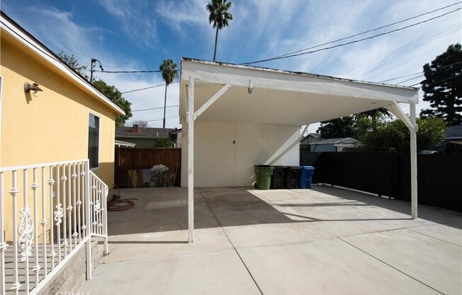 4 beds, 2.5 baths, 2,500 sqft, $5,200