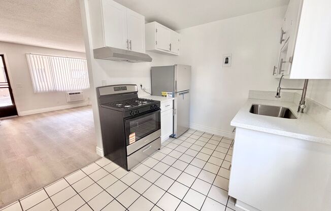 531 E Chevy Chase Dr #4