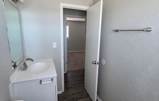2 beds, 1 bath, 950 sqft, $875, Unit 38