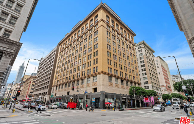 2 beds, 1 bath, 1,300 sqft, $2,800, Unit 201