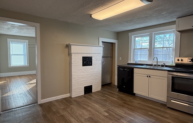 3 beds, 1 bath, 1,600 sqft, $2,600, Unit 1