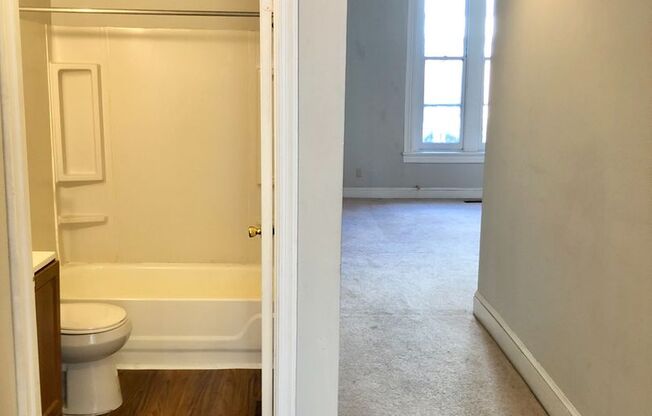 1 bed, 1 bath, 650 sqft, $1,200