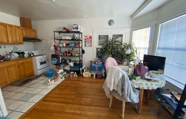 2 beds, 1 bath, $1,795, Unit 950 - A