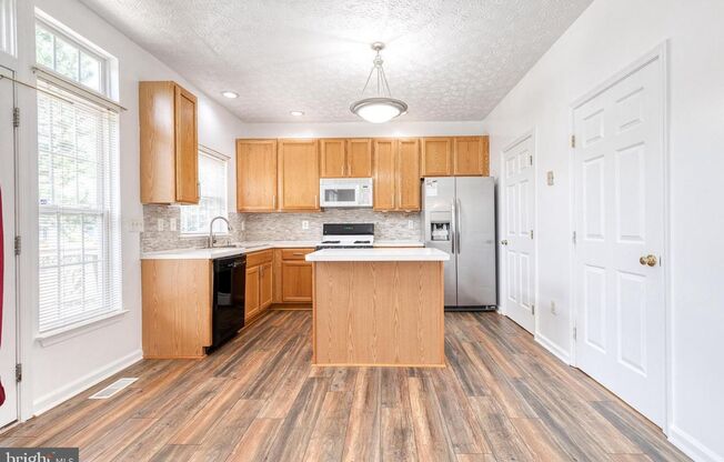Beautiful 4bth 3.5bth End-Unit Townhome with Garage in Odenton