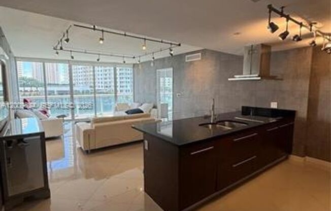 2 beds, 2 baths, 1,325 sqft, $5,000, Unit 465 Brickell Ave # 619