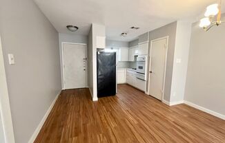 2 beds, 1 bath, 952 sqft, $1,750, Unit 703 E 45th- B