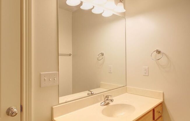 3 beds, 2 baths, 1,850 sqft, $2,275