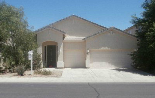 SINGLE LEVEL HOME. OVER 2000 SQUARE FEET IN THE VILLAGES AT RANCHO EL DORADO IN MARICOPA.