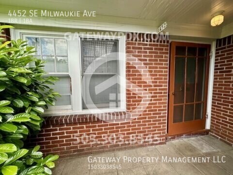 4452 SE MILWAUKIE AVE