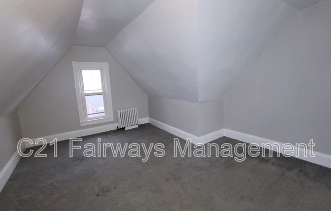 208 THOMPSON ST