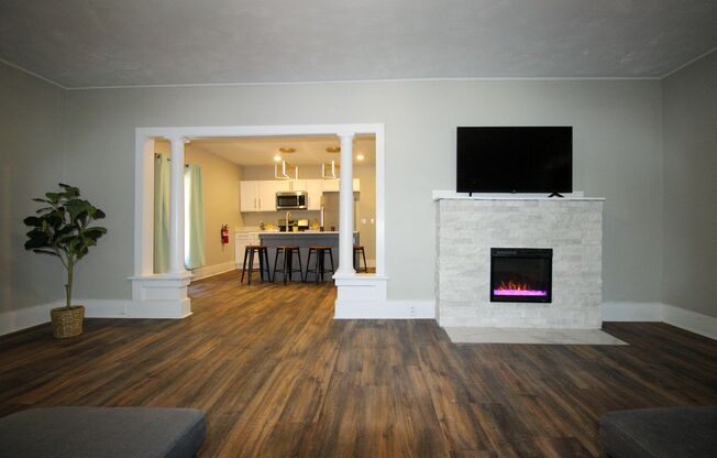 4 beds, 2 baths, $4,200, Unit 613-2