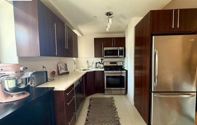 302 2nd St 7B