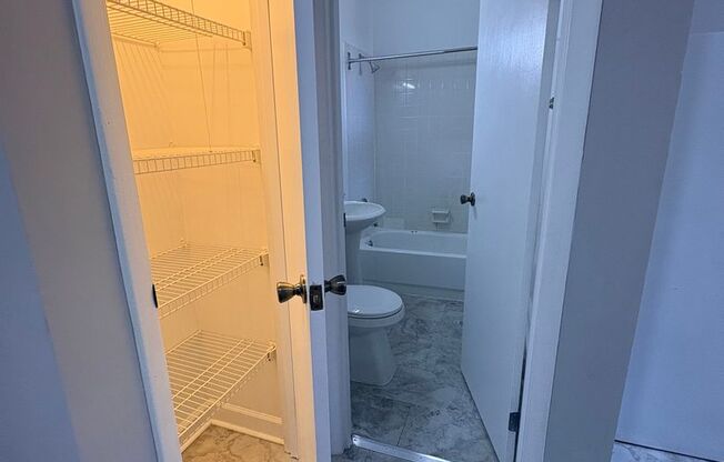 2 beds, 1 bath, 670 sqft, $1,200, Unit CA 133-3W