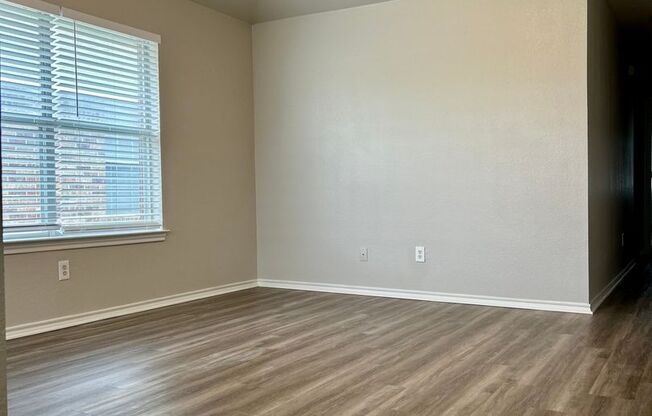 Spacious Duplex in Quiet Neighborhood