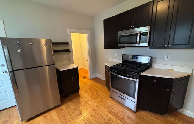 3 beds, 1 bath, $2,600, Unit 2